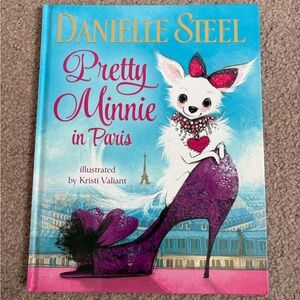 'Pretty Minnie in Paris' Book